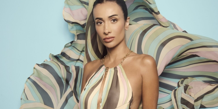 Carol Bassi anuncia campanha de primavera 2024 com Silvia Braz