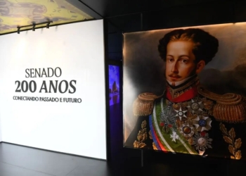Senado celebra 200 anos com exposição interativa e imersiva