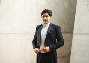 Maestro brasiliense Matheus Avlis é convidado para estudar Direção de Orquestra em Paris