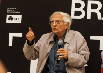 Vladimir Carvalho, mestre do cinema brasileiro, morre aos 89 anos