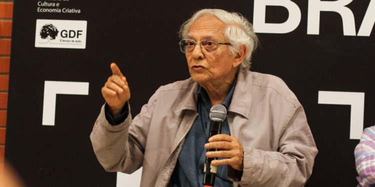 Vladimir Carvalho, mestre do cinema brasileiro, morre aos 89 anos