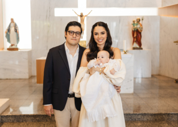 Filha de Ana Carolina Valença e Caetano Tonet Camargo é batizada na Paróquia Perpétuo Socorro