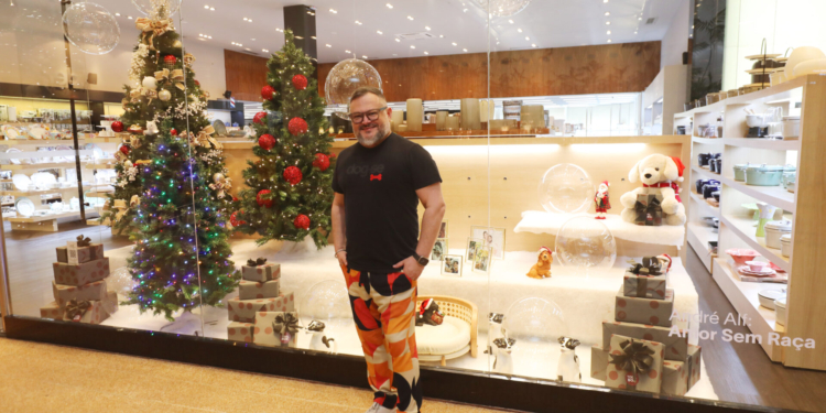 Vitrine de André Alf criada para a Tool Box vence a Mostra de Vitrines Decoradas do Casapark