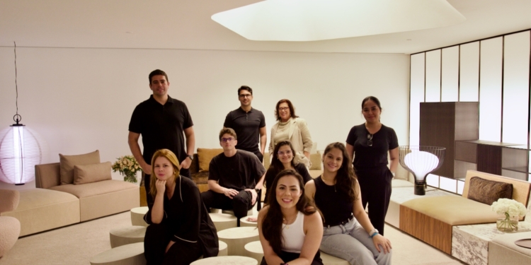 JADERALMEIDA Brasília apresenta exposição “Dinna 20 Anos” e lançamento de novo Report da marca