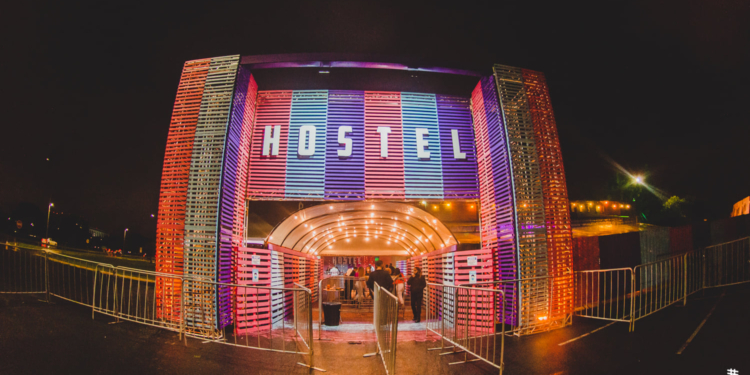 Festa Hostel está de volta em edição especial com MC Pedrinho e DJs Guuga e Zullu