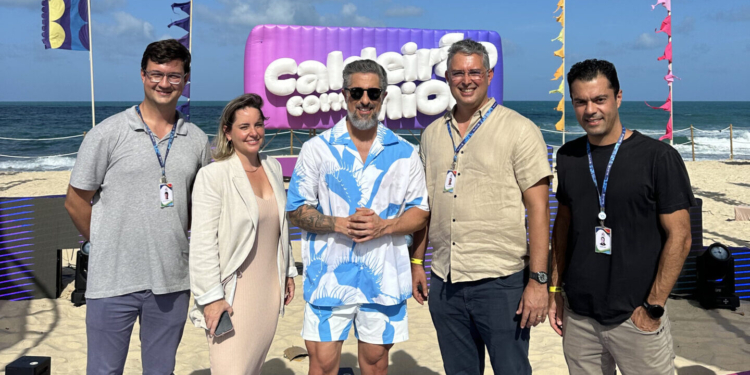 Diretores do Beach Park recepcionam Marcos Mion em gravação de temporada especial do Caldeirão de Verão