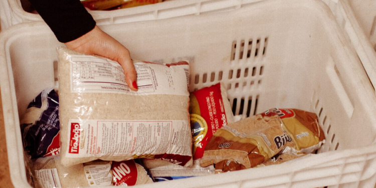 Grupo R2 arrecada 260 toneladas de alimentos em 2024