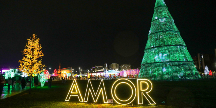 Nosso Natal é inaugurado com festa na Esplanada dos Ministérios