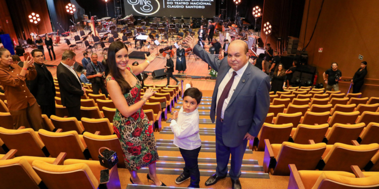 Teatro Nacional: GDF reabre a Sala Martins Pena em noite de festa para convidados