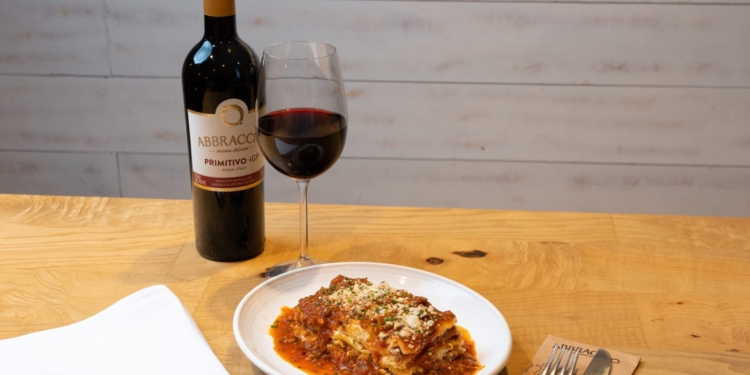 Entre sabores e vinhos: Abbraccio promove experiência de menu harmonizado