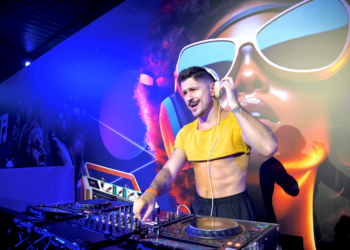 Réveillon Pop Up Brasília promete noite mágica à beira do lago para o público LGBTQIAP+