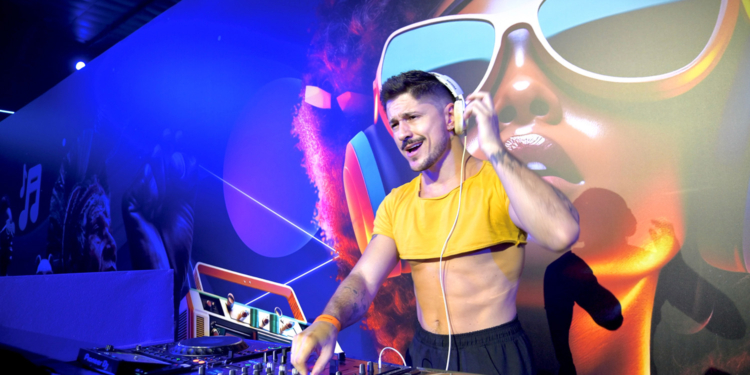 Réveillon Pop Up Brasília promete noite mágica à beira do lago para o público LGBTQIAP+