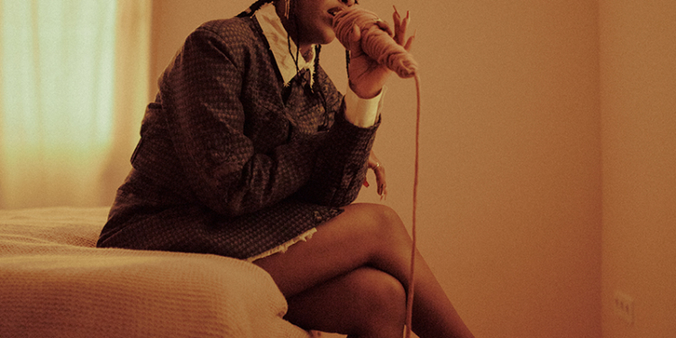 Cantora sudanesa-neerlandesa Gaidaa faz sua estreia no Brasil com apoio da embaixada do Reino dos Países Baixos