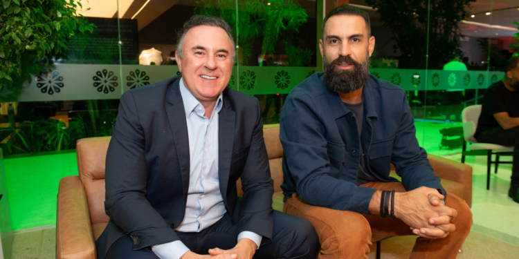 Grupo R2 lança Mané Mercado Vírgula no Partage Brasília em noite para convidados