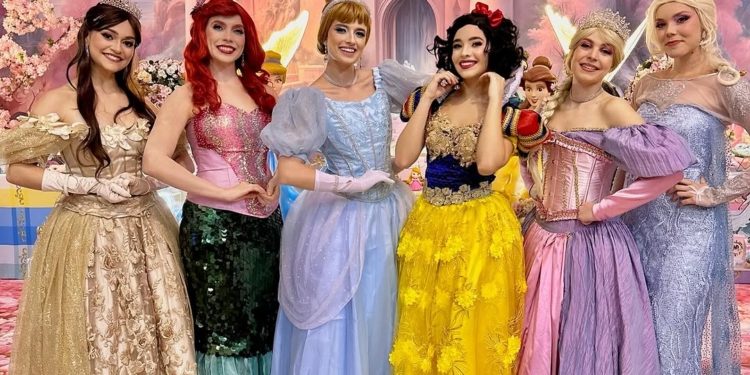 Reino Encantado: experiência teatral e gastronômica une magia Disney, pratos criativos e interatividade em Brasília