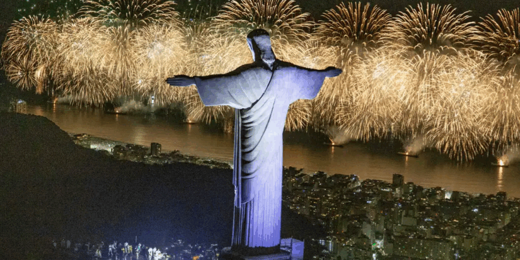 Réveillon 2025 deve movimentar R$ 3,2 bilhões no Rio de Janeiro