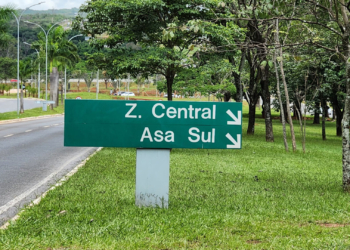 Você sabe como são criadas as placas que sinalizam e dão identidade à capital federal?