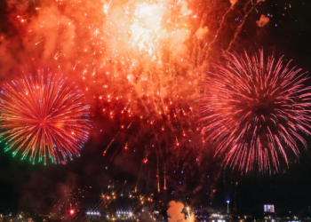 Com ingressos esgotados, restaurantes do Pontão celebraram a chegada de 2025