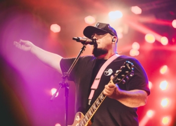 Ex-Raimundos, Digão, leva nostalgia e rock de Brasília ao palco do Floor