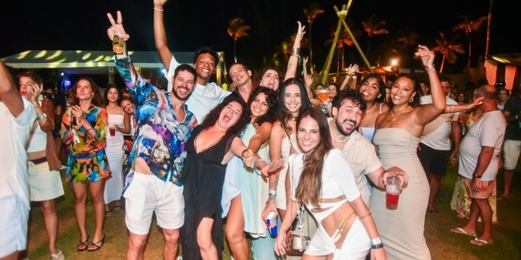 Confira como foi a terceira noite do Réveilon dos Quereres com Luedji Luna e DJs Bhaskar e Curol