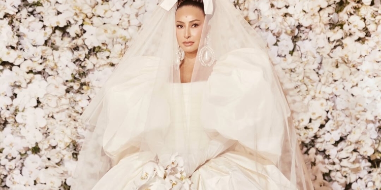Dramático e volumoso: Sabrina Sato usa vestido Giambattista Valli em seu casamento