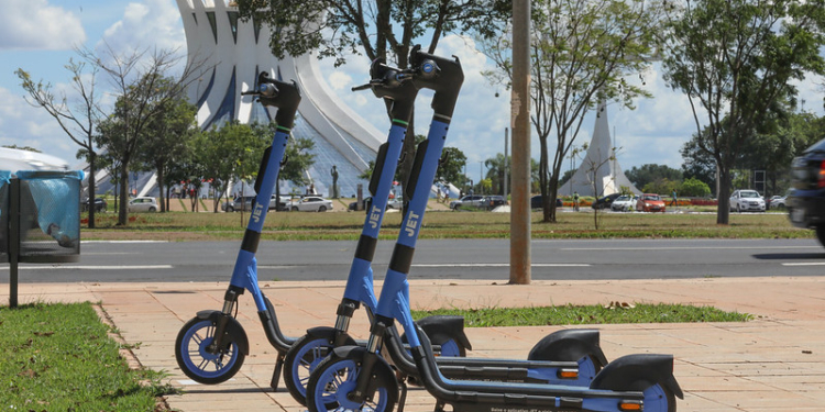 JET chega a Brasília com cobranças extras e seguro “surpresa”. Usuários reclamam!