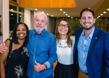 Presidente Lula e Janja recebem convidados no Palácio da Alvorada para assistirem o filme “Ainda Estou Aqui”