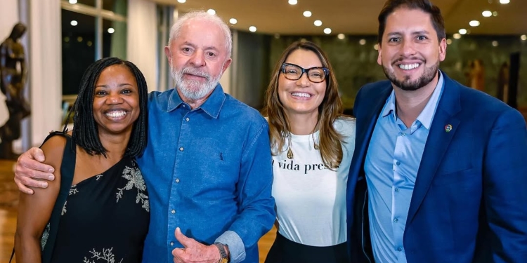 Presidente Lula e Janja recebem convidados no Palácio da Alvorada para assistirem o filme “Ainda Estou Aqui”