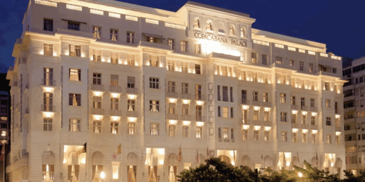 “Oceano: Infinito Azul”. Tema do baile de carnaval do Copacabana Palace 2025 reúne noite de gala e preservação ambiental