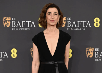 Fernanda Torres usa Dior alta-costura no BAFTA 2025 em Londres