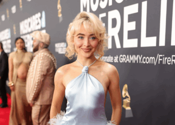 Moda: celebridades ousam no tapete vermelho do Grammy 2025