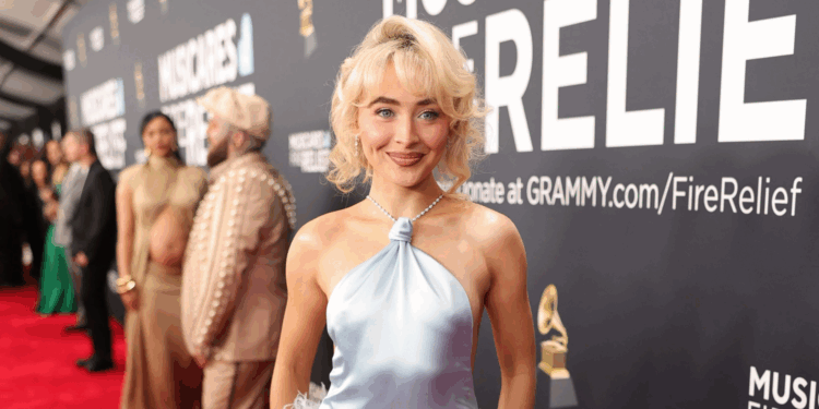 Moda: celebridades ousam no tapete vermelho do Grammy 2025