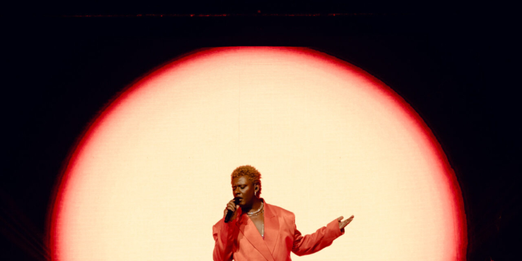 Liniker apresenta turnê de CAJU nos dias 5 e 6 de abril, na Arena Lounge BRB