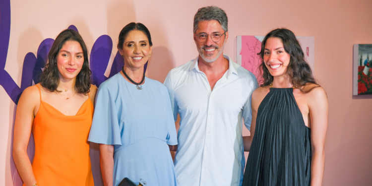 Vernissage prestigiada marca abertura da exposição “Padrões Vibratórios” de Rogério Roseo