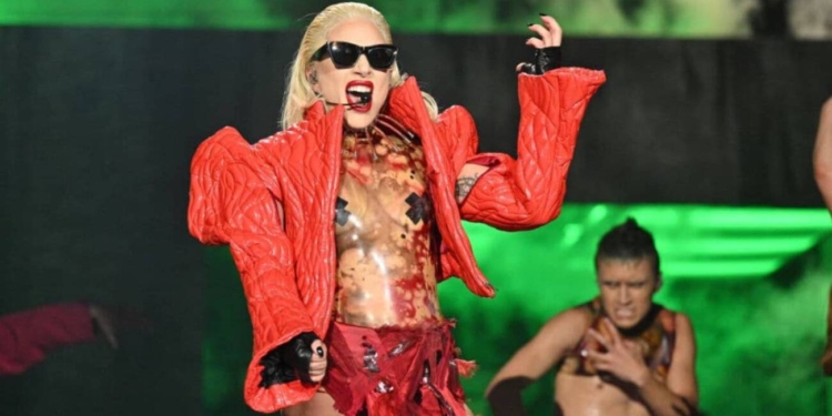 Fãs de Lady Gaga terão chance de assistir ao show em Copacabana na área exclusiva de Corona, patrocinadora master do evento