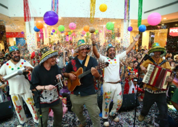 Taguatinga Shopping: em clima de folia, Pé de Cerrado e Maria Vai Casoutras agitam Ressaquinha de Carnaval no TGS