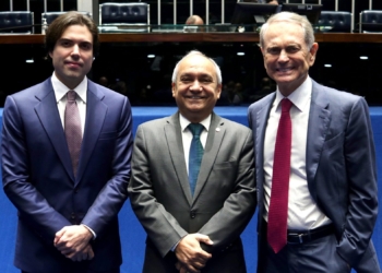 Presidente do Sindjus marca presença em sessão solene no Senado pelos 65 anos de Brasília