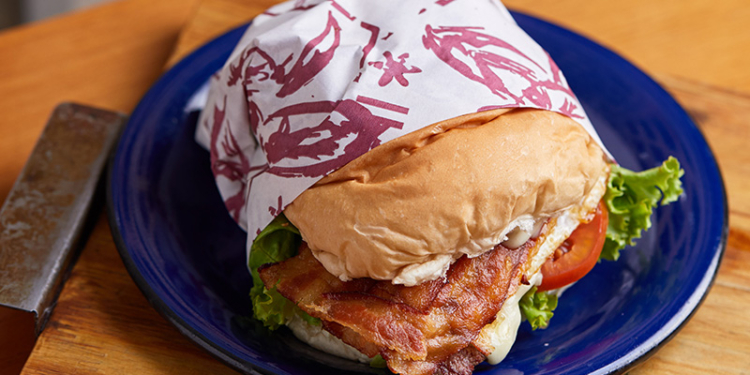 Ricco Burger homenageia lanchonete Truc’s em aniversário de Brasília