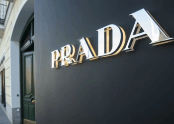Prada compra Versace por US$ 1,4 bilhão e forma um gigante do luxo italiano