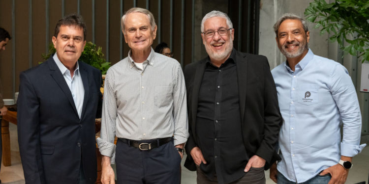Com 90% das lojas locadas, Manhattan Shopping entrega chaves a lojistas em evento com a presença do empresário Paulo Octávio