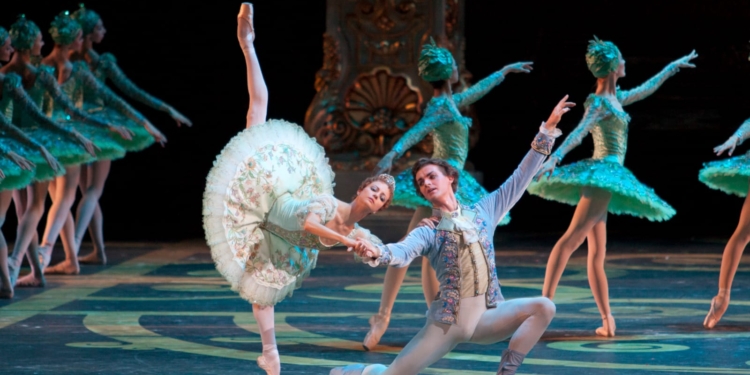 O Ballet Clássico de St. Petersburg apresenta os suítes das grandiosas obras ‘Carmen’ e do eterno espetáculo o ‘Lago dos Cisnes’