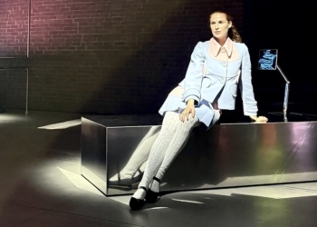 Modelo brasiliense Elaine Neves estrela desfile e presentation da Miu Miu em Nova York