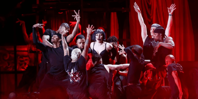 Assista o show! Lady Gaga faz história em Copacabana com show para 2,1 milhões de pessoas