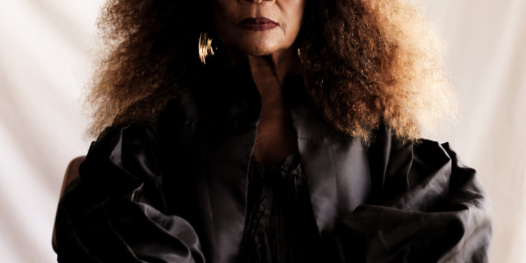 Zezé Motta estreia monólogo ‘Vou fazer de mim um mundo’ no CCBB Brasília