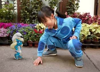 Rihanna invade o universo dos Smurfs com nova collab FENTY x PUMA