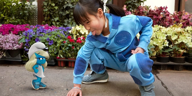 Rihanna invade o universo dos Smurfs com nova collab FENTY x PUMA