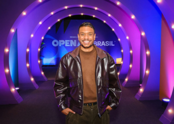 Anderson Oliveira transforma a cena cultural como um dos maiores Relações Públicas preto do país