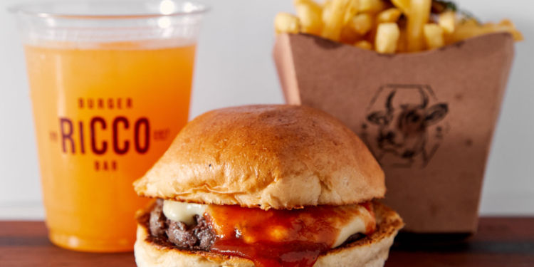Ricco Burger anuncia a volta do sanduíche Ricco & Julieta