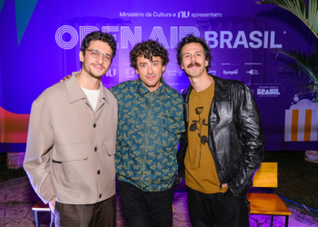 1.500 pessoas assistem “Homem com H” no Open Air Brasil com a presença dos atores principais