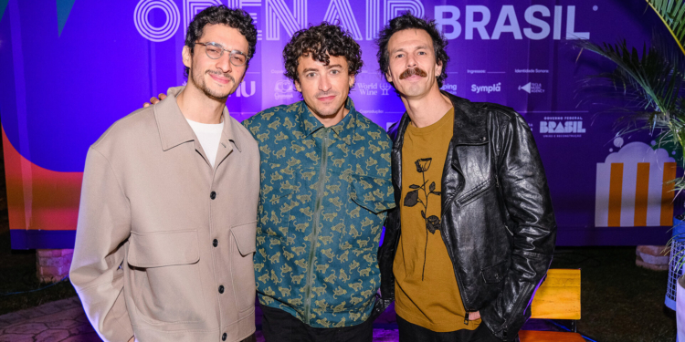 1.500 pessoas assistem “Homem com H” no Open Air Brasil com a presença dos atores principais